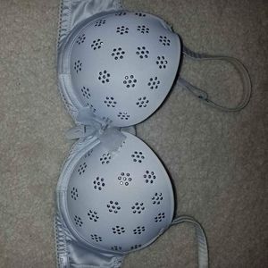 Bra. Size 32B